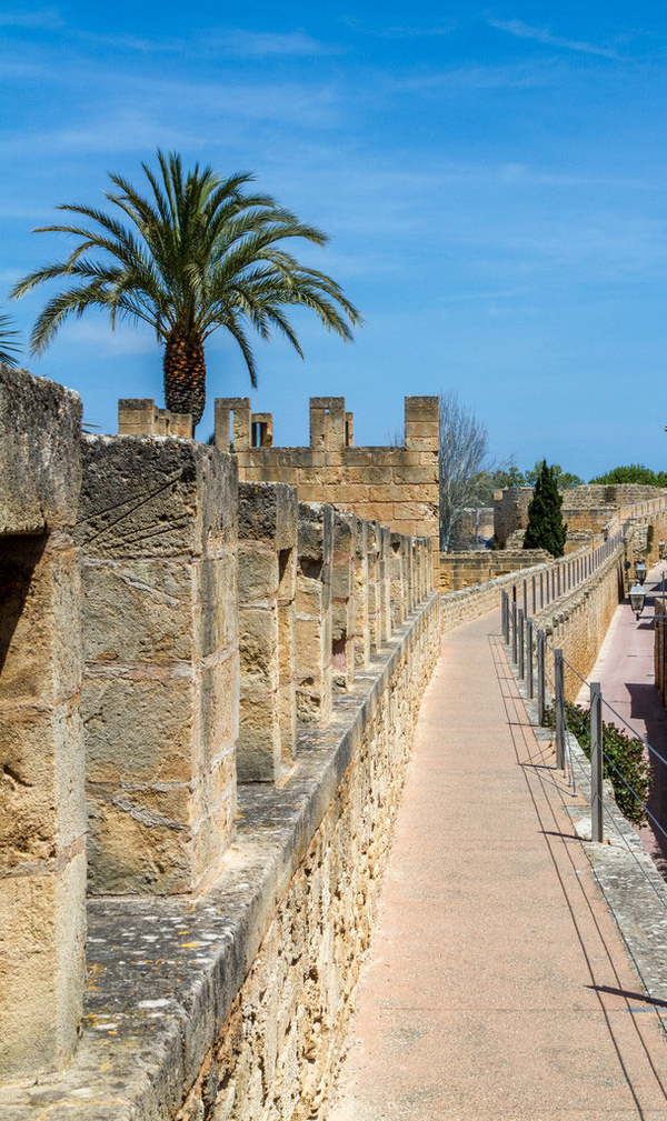 auf-der-stadtmauer-von-alcudia.jpg