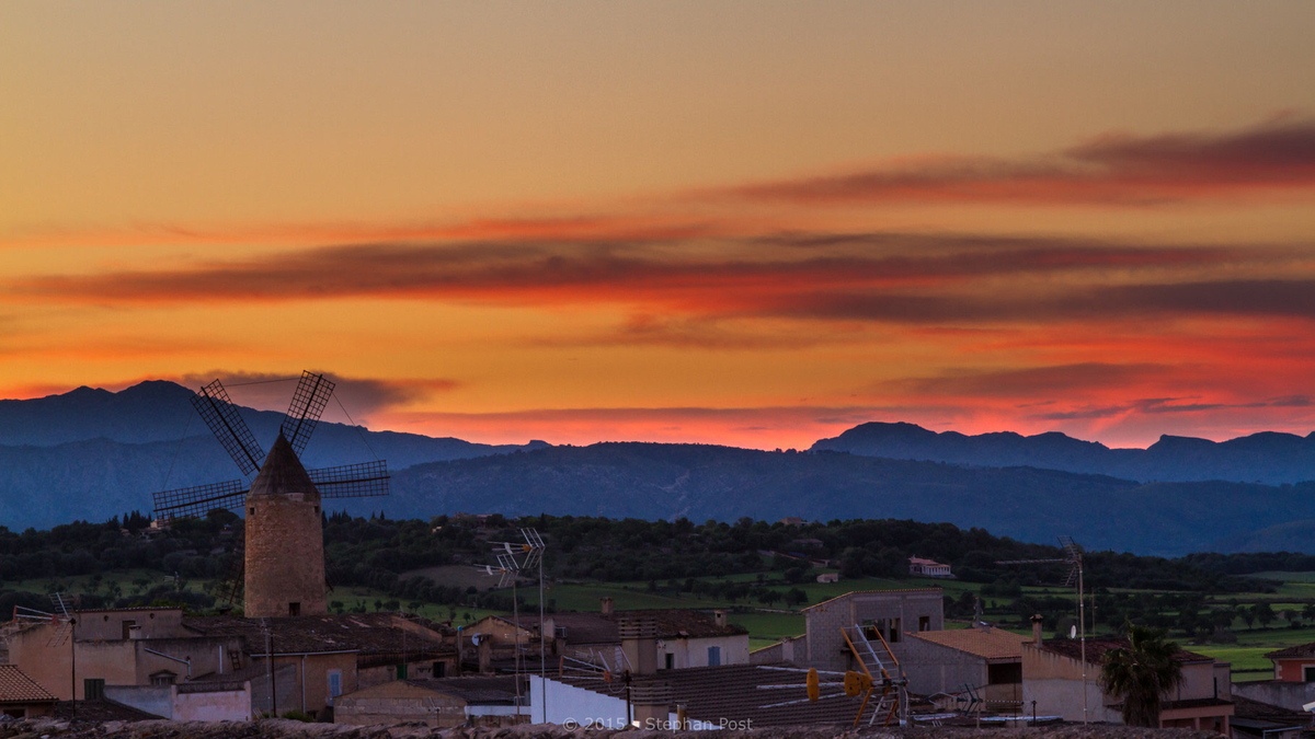 sonnenuntergang-auf-der-dachterrasse-im-can-valori-santa-margalida-mallorca.jpg